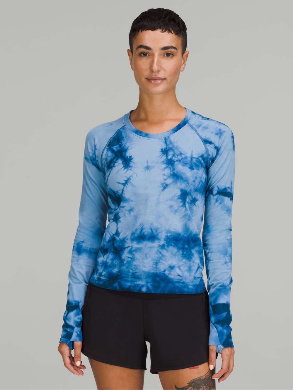 131. Lululemon Swiftly Tech Long Sleeve Shirt 2.0 *Race Length Marble Dye Blue 6